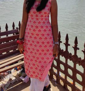 Women Pink Sleeveless Kurti