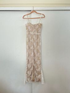 Elegant Lace Midi Dress