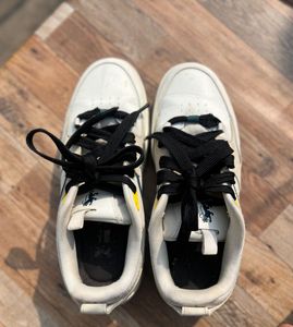 Red Tap  Sneakers 👟  with orignal Box 📦