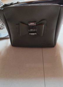 Grey Sling Bag 🩶🩶