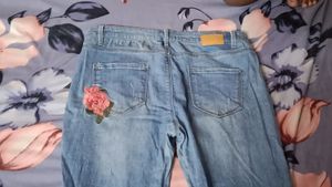 Women&#39;s Floral Jeans