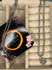 anti-tarnished small spider web necklace