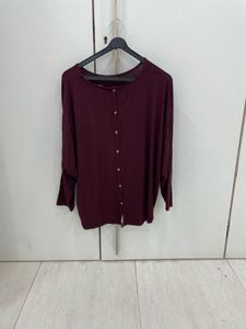 🍷 Luxe Drape Alert!Maroon Viscose Top