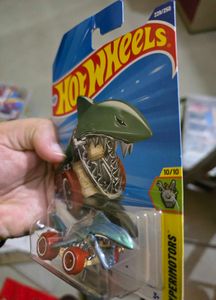 Hot Wheels Buick Riviera &amp; Shark Bite Treasure Hun