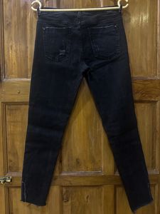 Black zara rugged denim (Gift assured🎀🎁)
