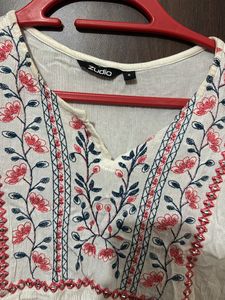 Zudio White Sleeveless Top In Size M