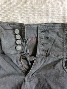 Black High-Waisted streachaby Skinny Jeans