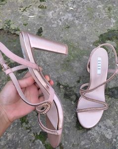 ELLE HEEL