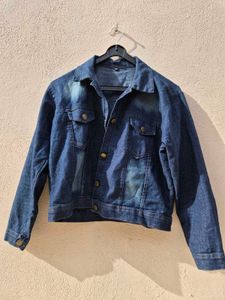 🔹 Classic Dark Blue Denim Jacket