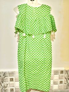 🎄Buy 1, Get 1 Free🎁M/ L Green Printed Dress
