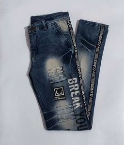 Fashion Jeans with Stylish Detail