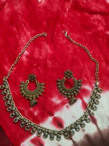 Black Gold Metal Necklace Set