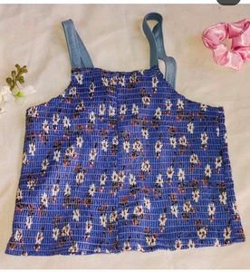 Super pretty floral blue smocked halter top, just for you pretty girls!💙Bust- 30-34 inches