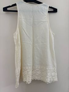 GAP EMBROIDERED HEM TANK TOP