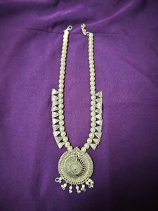 White pearl Necklace