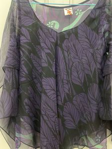 ladies top, brand new, size L