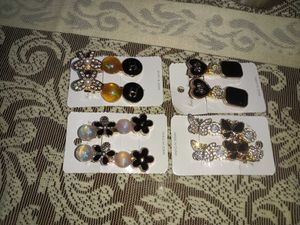 4 Pairs Of Alligator Clips