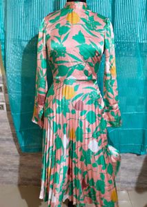 🎁Buy 2 Get 1 Free🎁Size XS Floral Showroom Dress