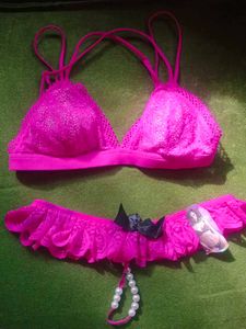 Victoria&#39;s Secret Bralette Wit Thong Free