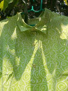 Green Patterned Tie-Front Top 💚🌿