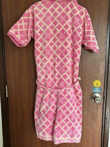 Pink &amp; White Diamond Pattern Bath Robe