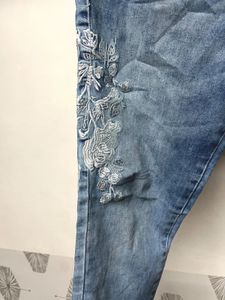 Embroidered Denim Jeans💙🏃‍♀️