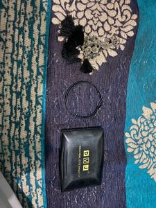 2 sets of earings and 1 eye shadow palette combo