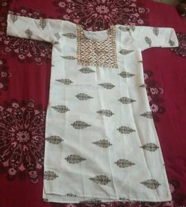 White &amp; Gold Leaf Print Kurti