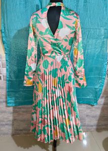 🎁Buy 2 Get 1 Free🎁Size XS Floral Showroom Dress
