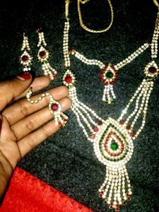 Sparkling Necklace &amp; Earring Set