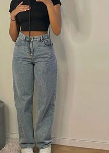 Mom Fit Jeans Never Worn With Tag