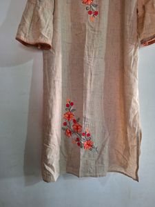 Beautiful Cream Kurta With Sleeve Design