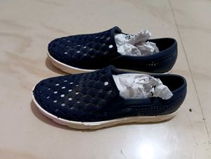Srf Crossbond sports shoe on speaker