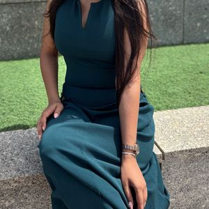 Chic Sleeveless Midi Dress