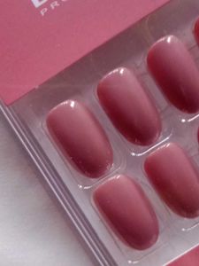 Delofil Fake Nails, press on nails..