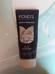 Pond&#39;s Detox Facewash