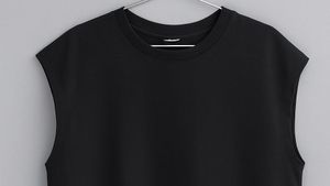 black tee with deep sleeves