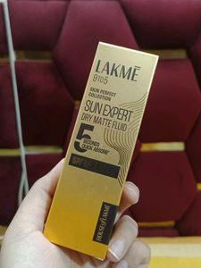 Lakme Sun Expert Dry Matte Fluid
