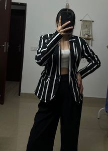 SUZY SHIER  White Stripe Petite Blazer