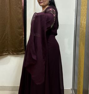 long sleeves gown with choker