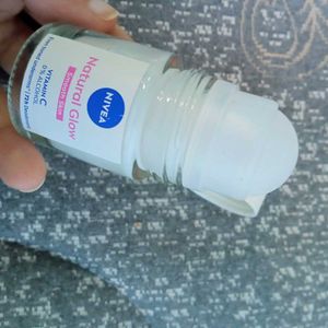 NIVEA Natural Glow Deodorant