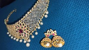 Necklace Set Ad Stones