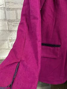 Women’s Coat With Double Cuts On Back
