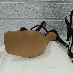 Elegant Black Heels with Rhinestone Detail