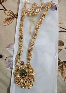Elegant Gold-Toned Necklace
