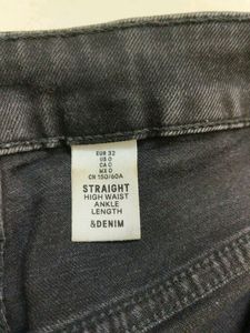 Effortlessly Sleek: H&amp;M Black Straight High-Waist