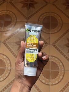 Garnier Vitamin C Serum Face Wash