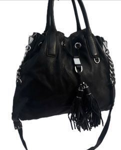Authentic Michaelkors pure leather drawstring bag.