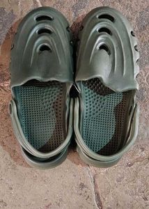Men&#39;s Olive Clogs