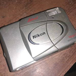 Non-Working Vintage Nikon film role Camera